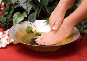 Bath with household soap against the fungus of the foot